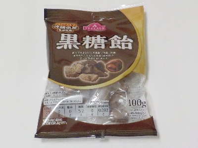 japan 愛知県小牧市小木1丁目48 リボンのトップバリュー黒糖飴。