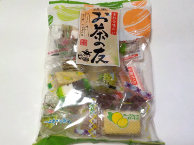 金城製菓のお茶の友。