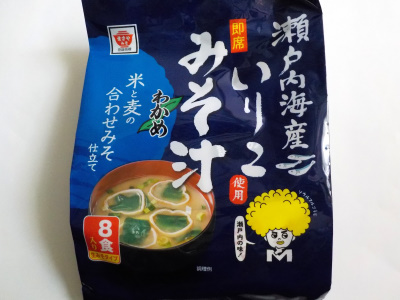 ますやみその瀬戸内海産いりこ使用即席みそ汁　わかめ米と麦の合わせみそ仕立て。Miso soup from a company in Hiroshima Prefecture