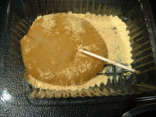 japan 鳥取県米子市淀江町佐陀1605-1 お菓子の寿城でお餅を貰いました。