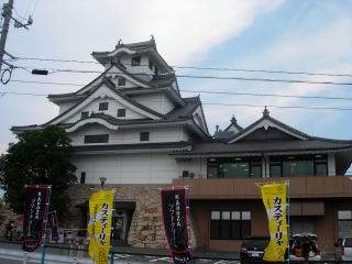 japan 鳥取県米子市淀江町佐陀1605-1 お菓子の寿城でお餅を貰いました。