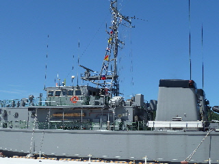 japan 島根県出雲市河下町 河下港に中型掃海艇「いずしま」っていうのがいました。