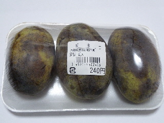 japan 島根県飯石郡飯南町下赤名880-3 赤名で買ったポポーはとっても甘い香り。 10月