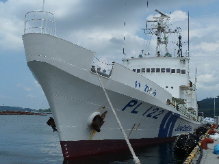 japan 島根県浜田市熱田町2135-2 巡視船「いわみ」に乗船しました。