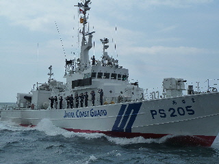 japan 島根県浜田市熱田町2135-2 巡視船「いわみ」に乗船しました。