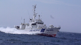 japan 島根県浜田市熱田町2135-2 巡視船「いわみ」に乗船しました。