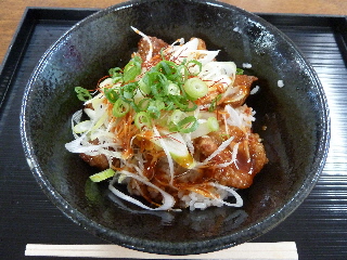 舞乃市のオロチ丼