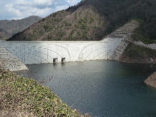 志津見ダムの公園