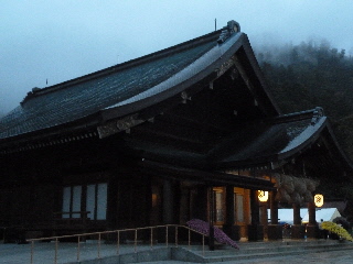 霞かかった出雲大社