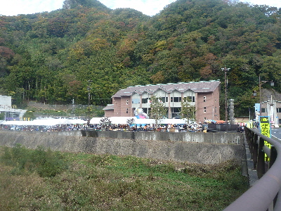 japan 島根県出雲市佐田町反辺1747-6 天気が良かったので、お昼を食べに佐田町のイベント「スサノオごっとこいまつり」に行きました。 11月