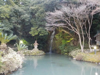 出雲大社北島国造館の池と滝