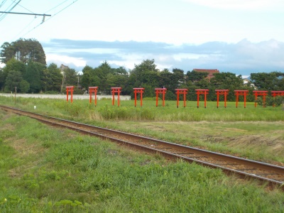 電車が祀れ粟津稲荷神社