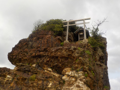 稲佐の浜は重機で清掃活動