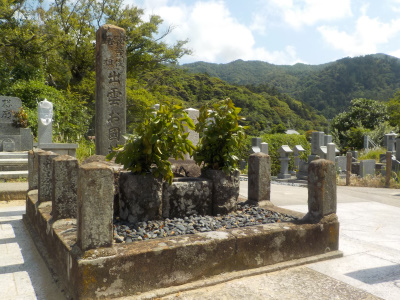 出雲阿国の墓は一般の墓地