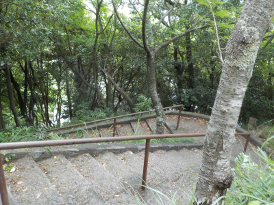 出雲阿国塔では坂を登ります