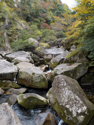 紅葉ベストシーズン前の鬼の舌震