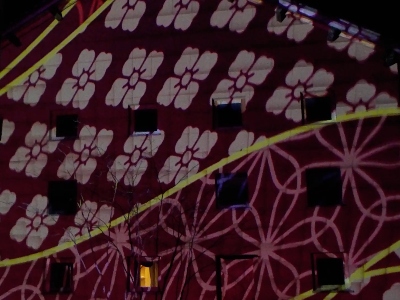 japan木綿街道でプロジェクションマッピングを見ました。3月和柄