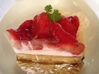 japan 島根県松江市学園1丁目1-15 ガレットのモンブランと苺畑