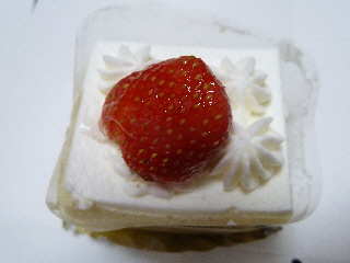 三英堂の苺のショートケーキ