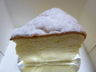 japan 島根県松江市玉湯町玉造46-2 アガートのチーズケーキはふんわり軽いです。