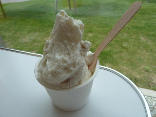 japan 島根県浜田市三隅町向野田721-7 楓ジェラートでアイスを食べました。