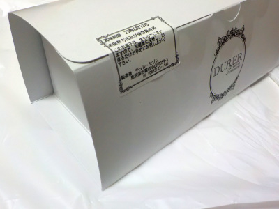 デュレ・セゾンでキャラメルの入ったロールケーキを買いました。