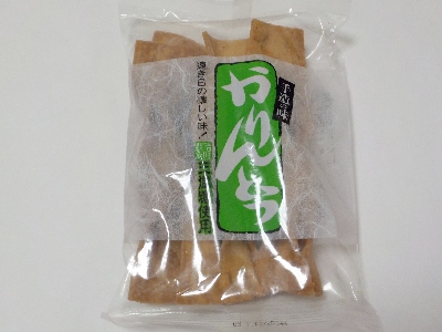 japan 島根県大田市大田町大田柳井イ847-3 三栄油菓の大きなかりんとう。