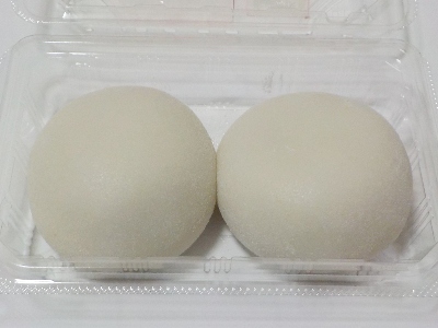 japan 島根県出雲市斐川町荘原1175番地3 糸賀製餅店のあん餅です餅屋さんのお餅は美味しい。