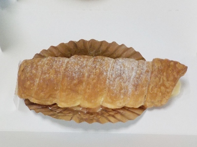 japan 島根県出雲市渡橋町1212 クリームが食べたかったのでケーキ日和のコルネを食べました。
