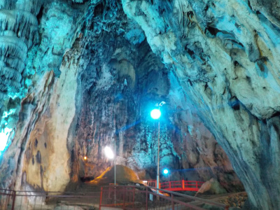 備中鐘乳穴の巨大空間