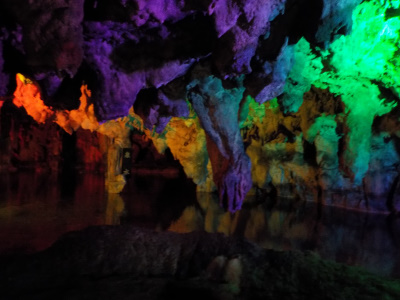 満奇洞はLEDしょうめい