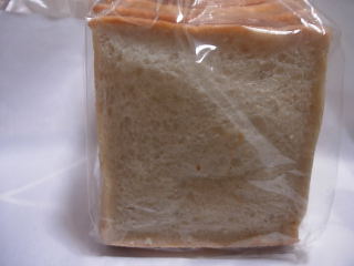 japan 島根県松江市袖師町10-11 パン屋さん空のクリームパン。