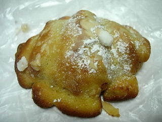 japan 島根県松江市殿町43カラコロ工房内 パサージュのミニアーモンドクロワッサン