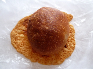 コンセルボ大社店　チーズと羽付きチャーシューパン