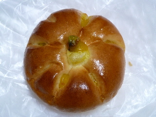 パティ春日店の北海道かぼちゃのクリームパン