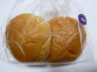 japan 島根県出雲市知井宮町1274-6 なんぽうのW小倉パンがお求め易くなっていました。