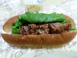 パリクロアッサンのスパイシー竜田揚げドッグ