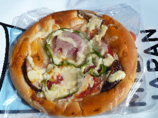 japan 島根県出雲市佐田町反辺727-1 カウベルのピザパン。