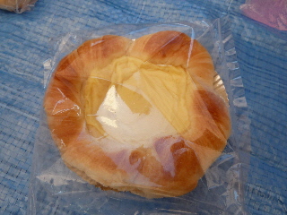 パン工房ナチュールのチーズクリームデニッシュ。