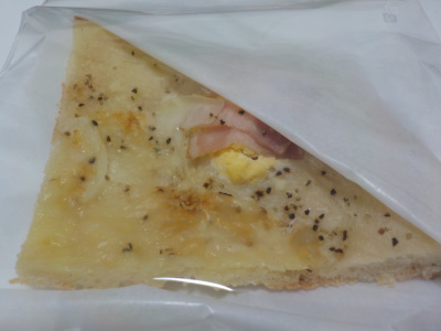 ナポリ風ピザのカルボナーラ