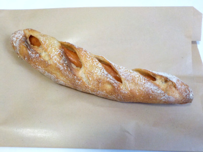 カナリア金絲雀のベーコンフルートとカヌレ。