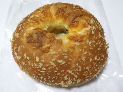 マックスバリュー川跡店のカニクリームグラタンとフィッシュバーガー。