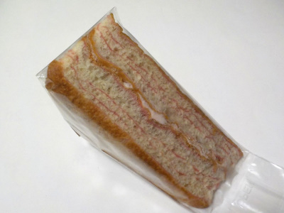 japan 島根県出雲市知井宮町1274-6 なんぽうパンのいちごサンドはふわふわでした。