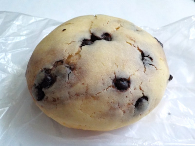 たろきちの肉パンとチョコチップメロンパン。