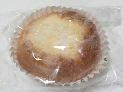 japan 島根県出雲市神西沖町2476-1 オレンジベーカリーのパインクリームパン。