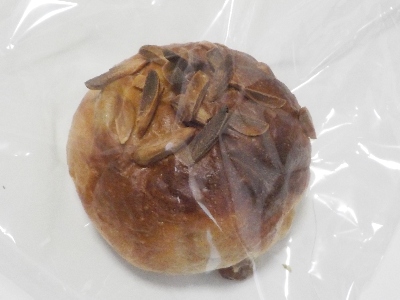 japan 島根県出雲市斐川町出西3368 >ル コションドール出西のマスカットレーズンのプティパン。