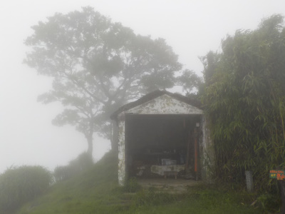 雲の中の弥山山頂